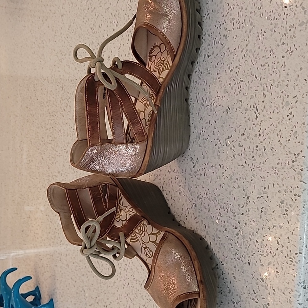 Fly London bronze sandals 9.5 - 10 . - Picture 2 of 12